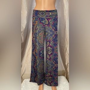 White Mark-Flared Stretch Pants